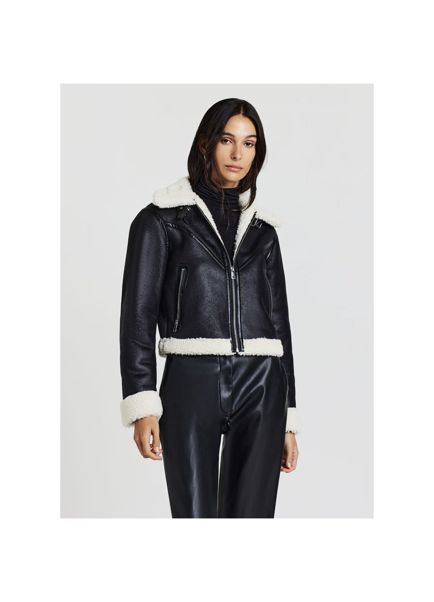 Chaqueta de Borreguillo Sintético para Mujer – Estilo Urbano con Comodidad